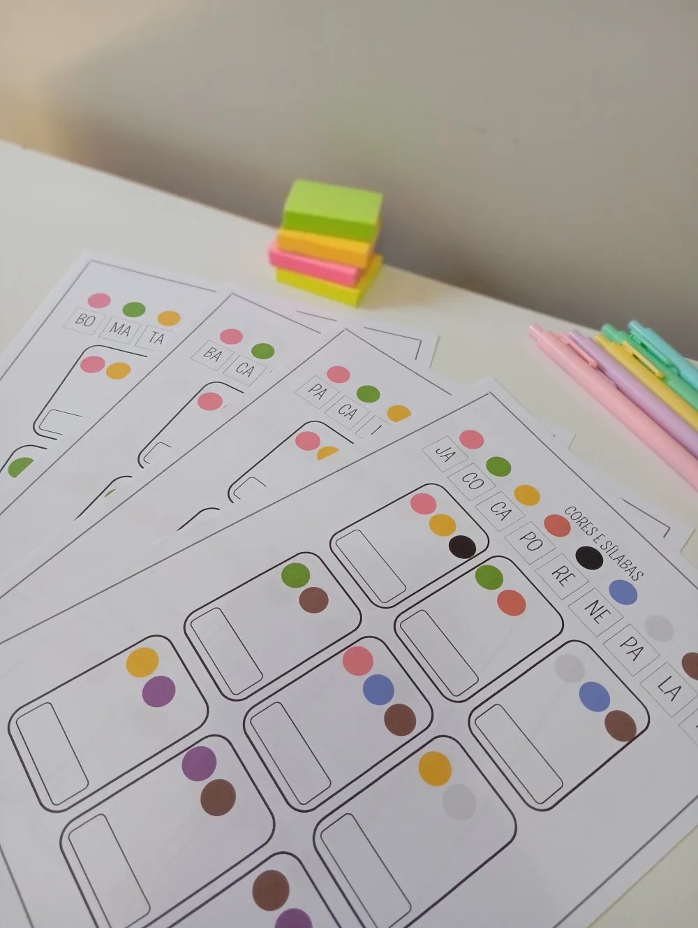 Cores e Sílabas — Pronto para Imprimir
